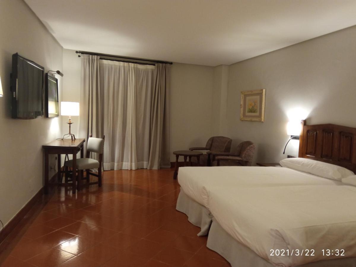 Parador De Santo Domingo De La Calzada Exterior foto